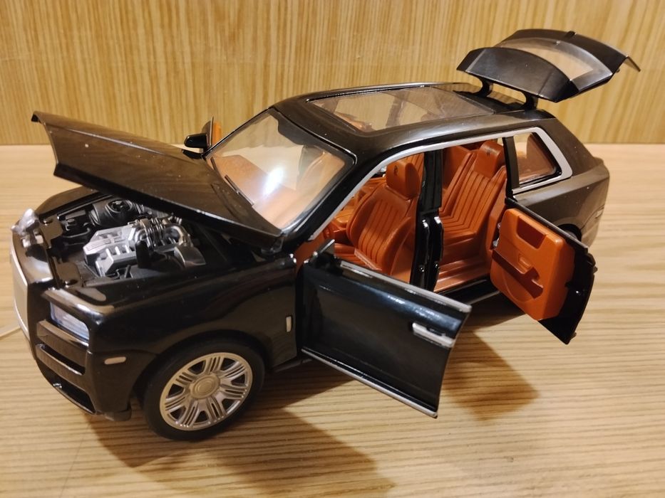 Модель авто Rolls-Royce Cullinan 1:22 Автопром Металл свет звук инерци