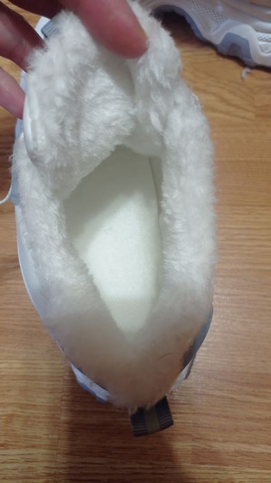 Утеплённые кросовки новые