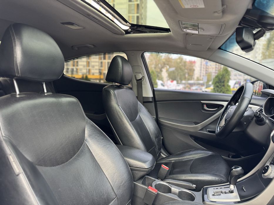 Hyundai Elantra Офіційна Максимальна в гарному стані