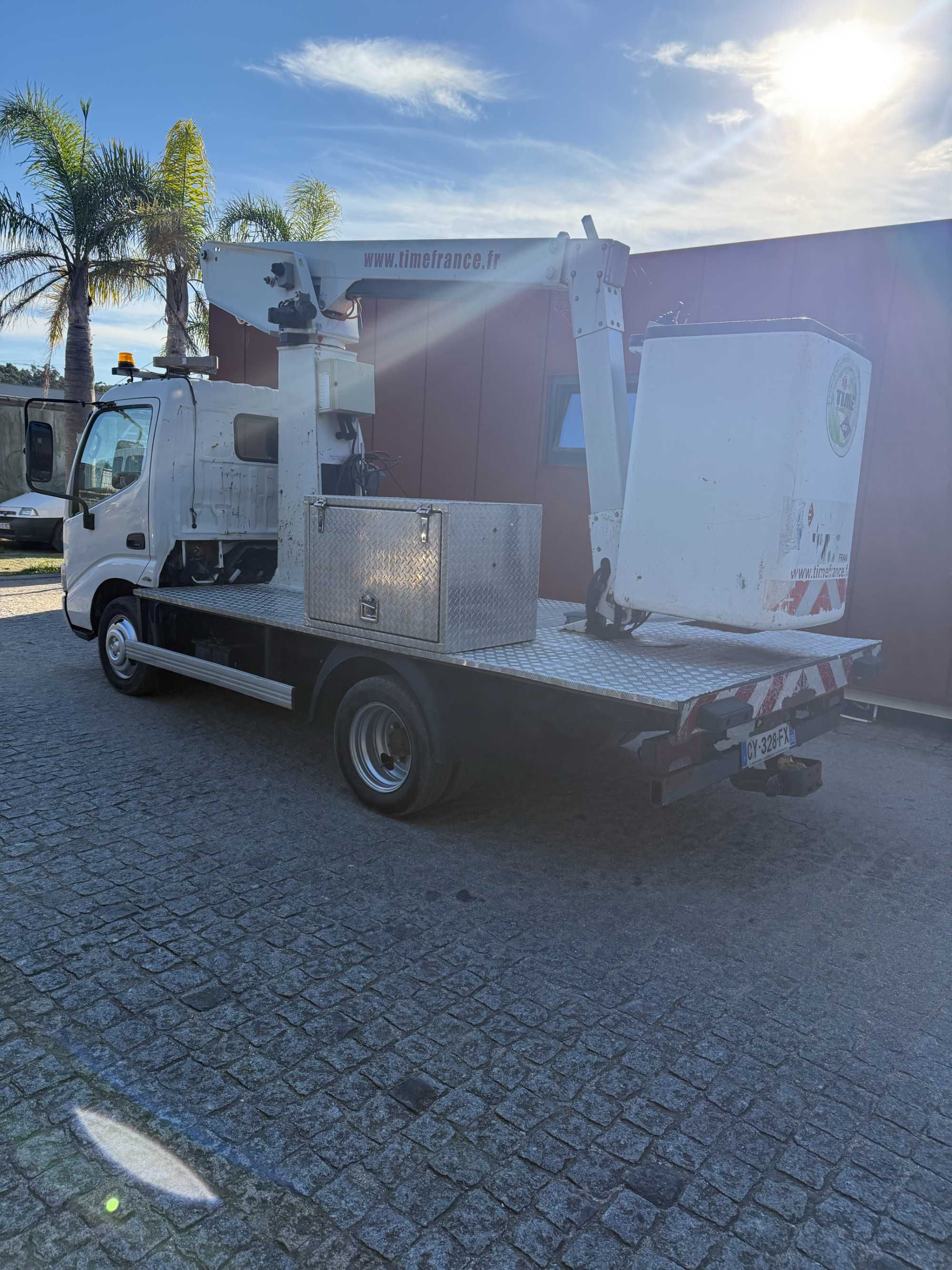 Toyota dyna plataforma elevatória