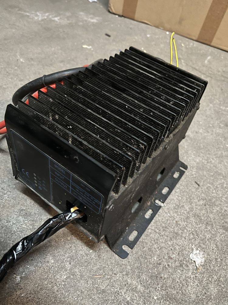 Prostownik,ładowarka Genie 24V 25A