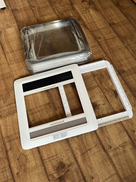 Okno dachowe 40x40 Dometic Mini Heki kamper przyczepa
