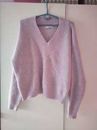 Liliowy sweter z dekoltem V