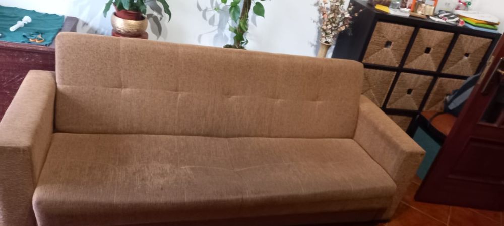 VENDO SOFÁ - Clássico, vivido e ainda com muita história para contar