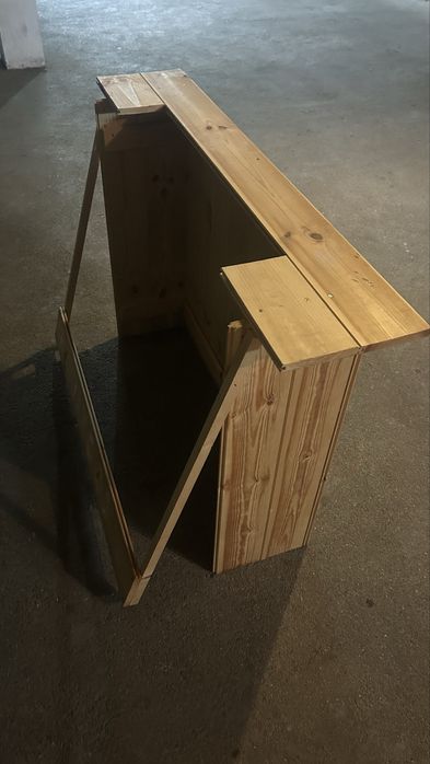 Bancada de madeira para sessões fotográficas ou festas