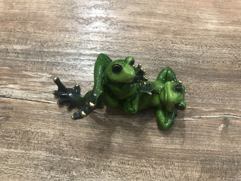 Figurka ceramiczna żaba