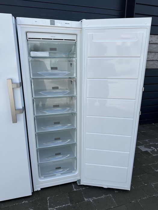 Комплект!Морозильна камера холодильник Miele K28202 D