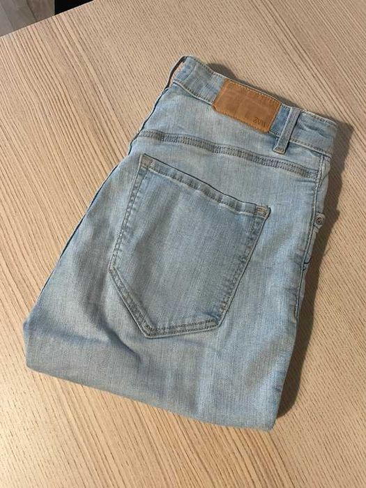 jasnoniebieskie dżinsy zara rozmiar 36