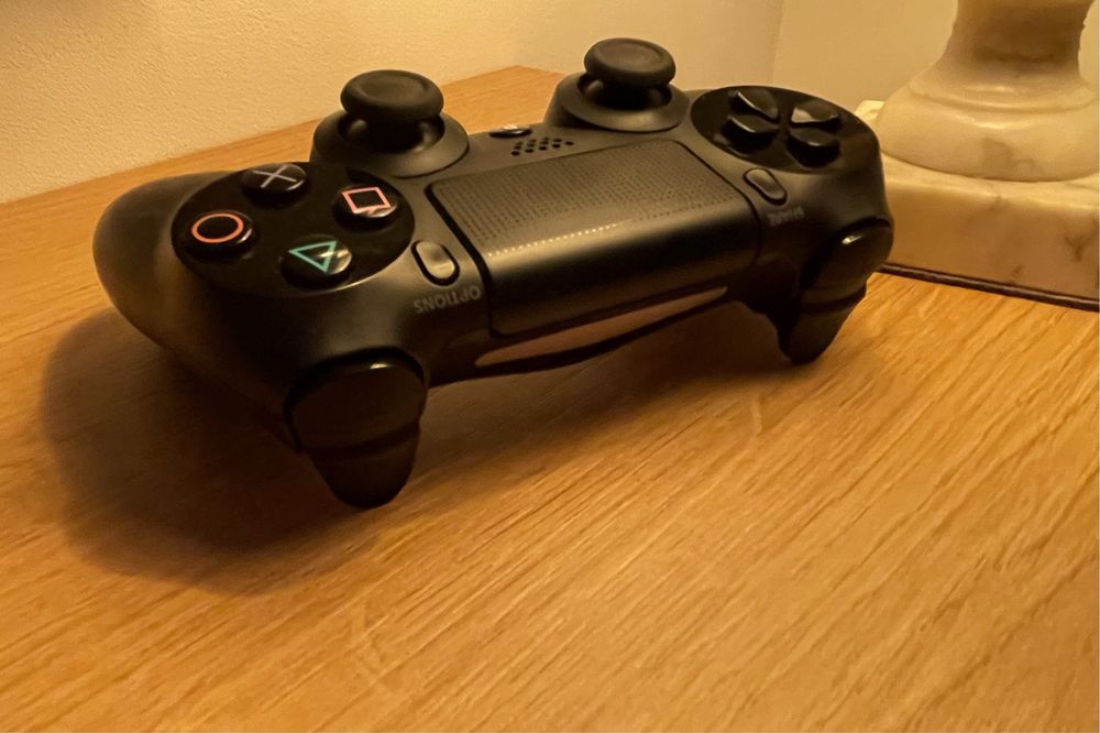 Pad PS4 sony oryginal stan idealny bardzo mało używany