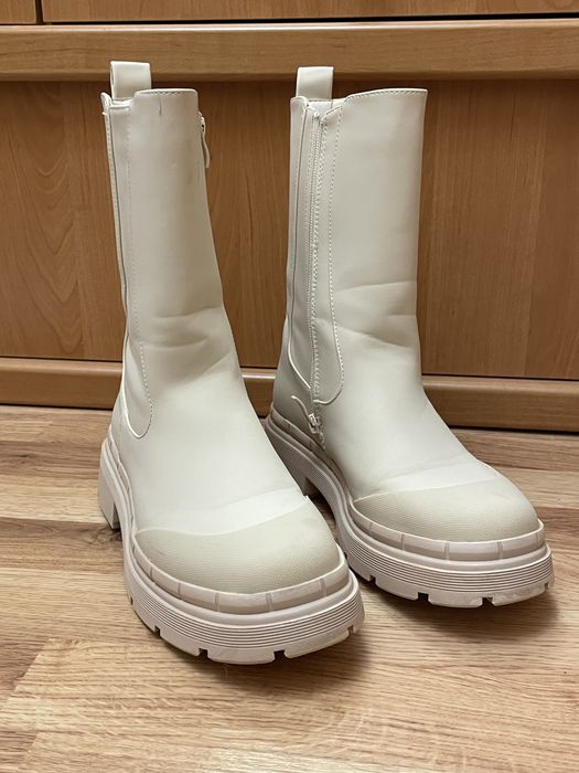 бежеві жіночі сапожки чоботи