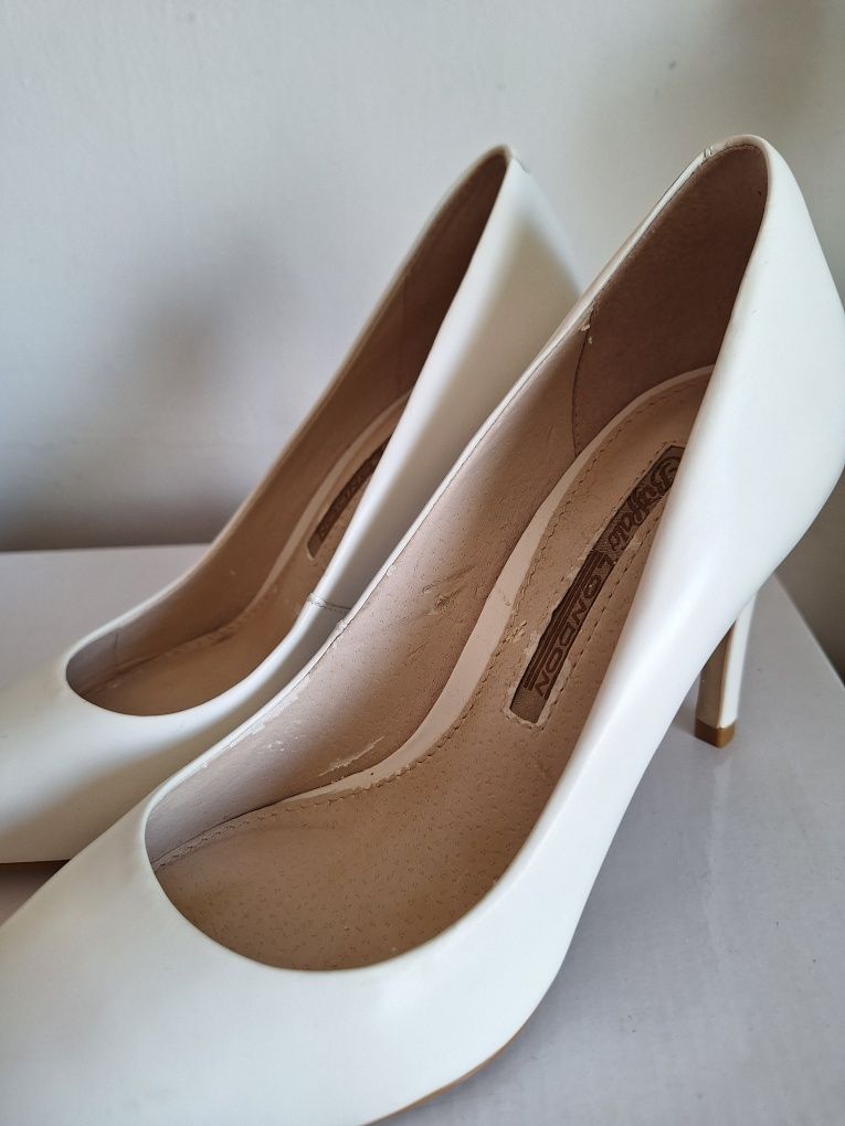 Buty szpilki Buffalo London rozmiar 36 białe nowe
