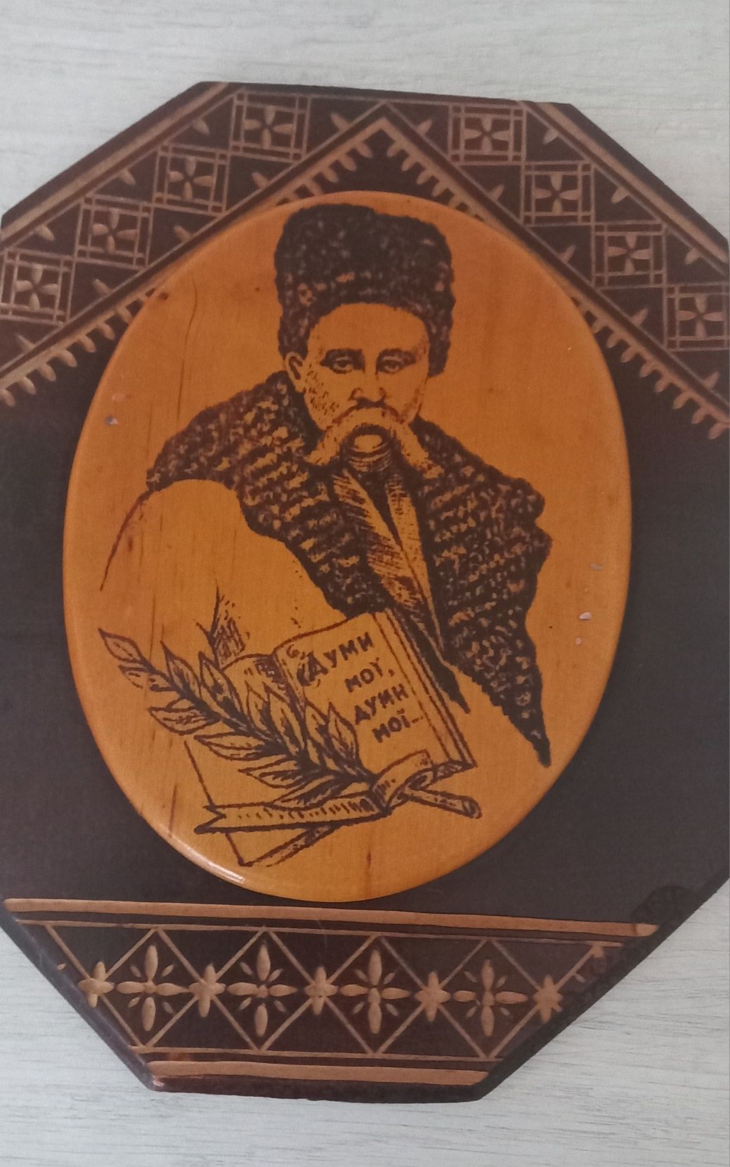 Картини різьблені з дерева