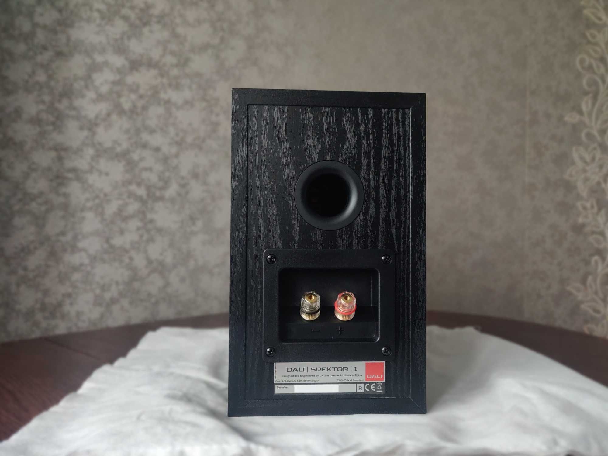 DALI Spektor 1 Black Ash