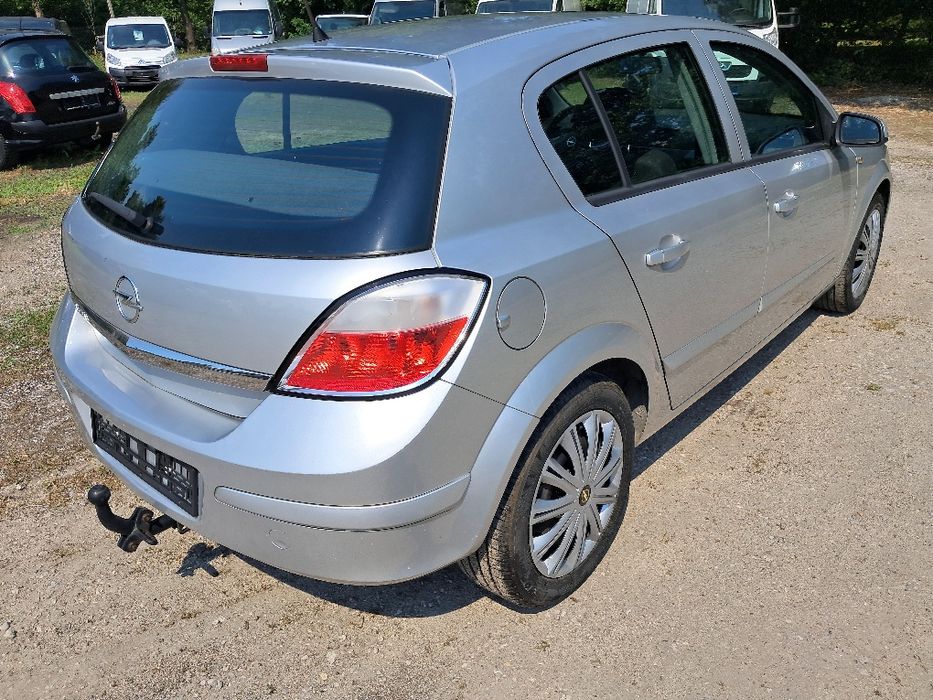 Opel Astra .1.6 105koni .5Drzwi . zarejestrowany