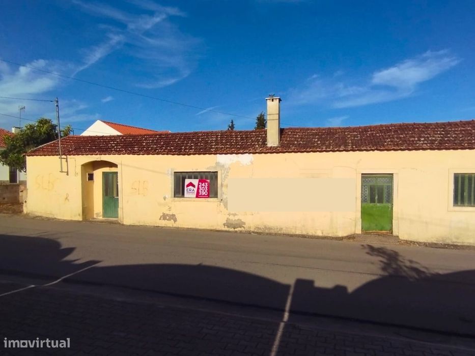 Moradia, Azoia de Cima e Tremês