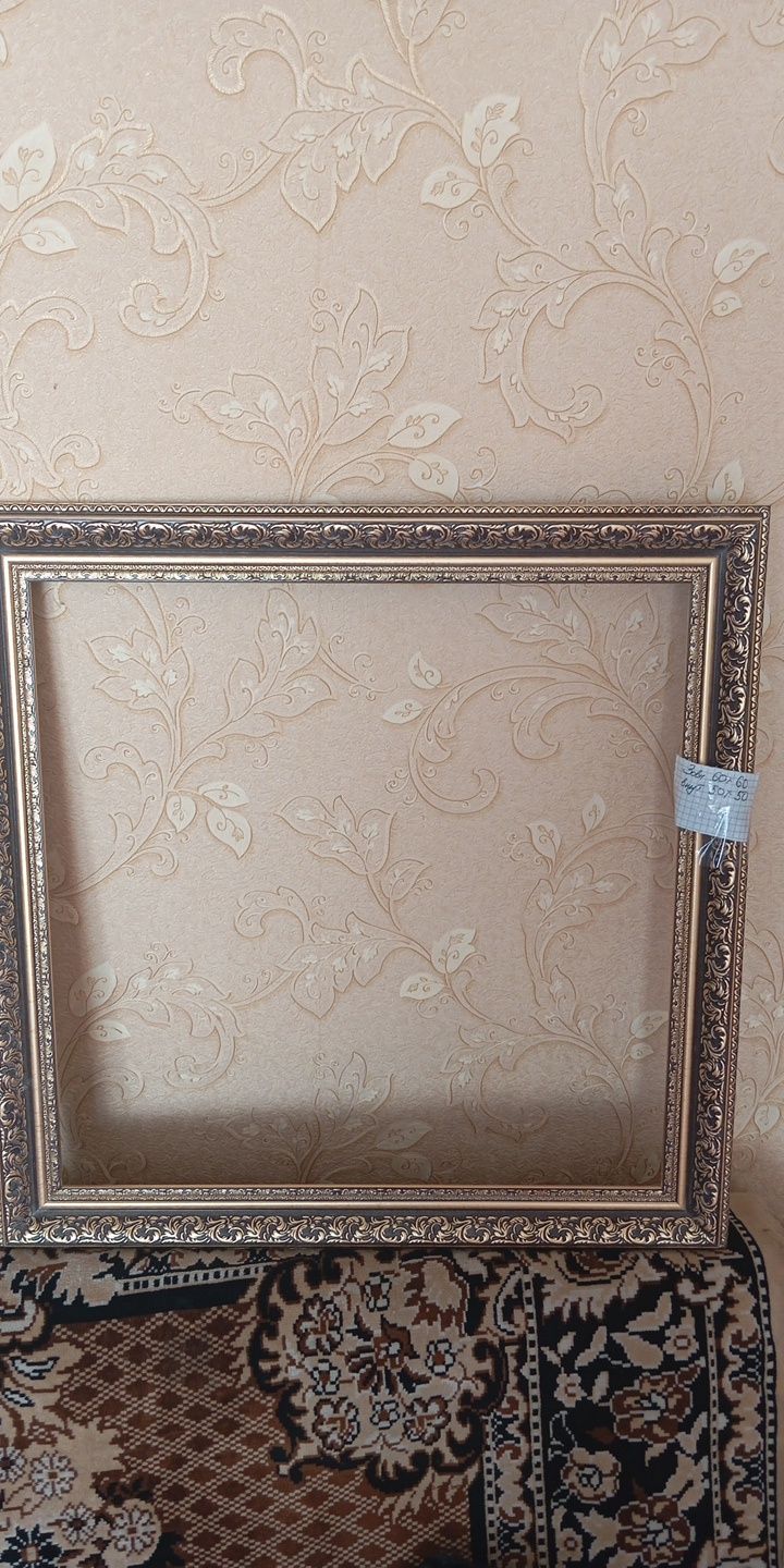 Продаж рамок для картин.