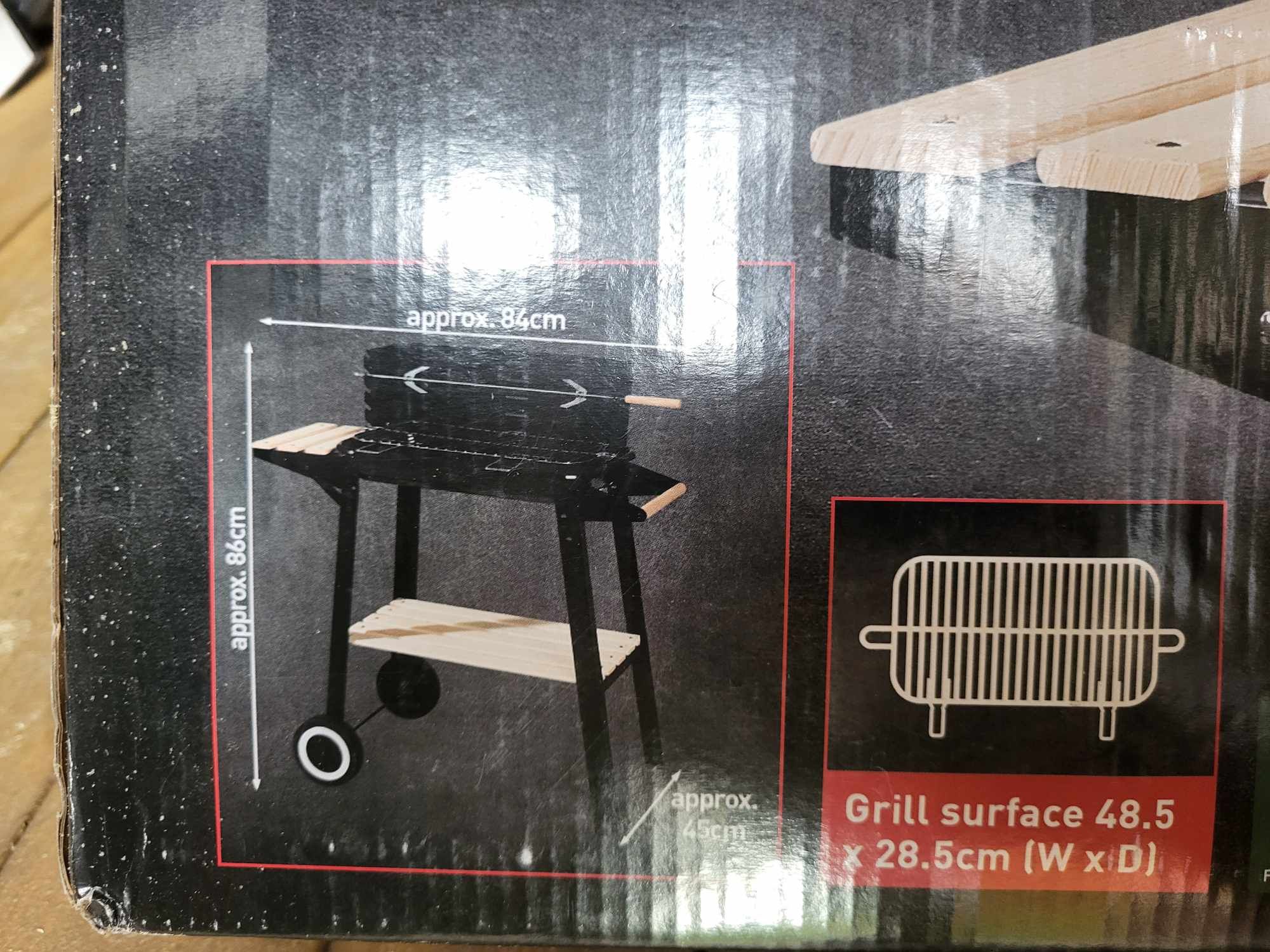 Grill nowy   na kolkach   .