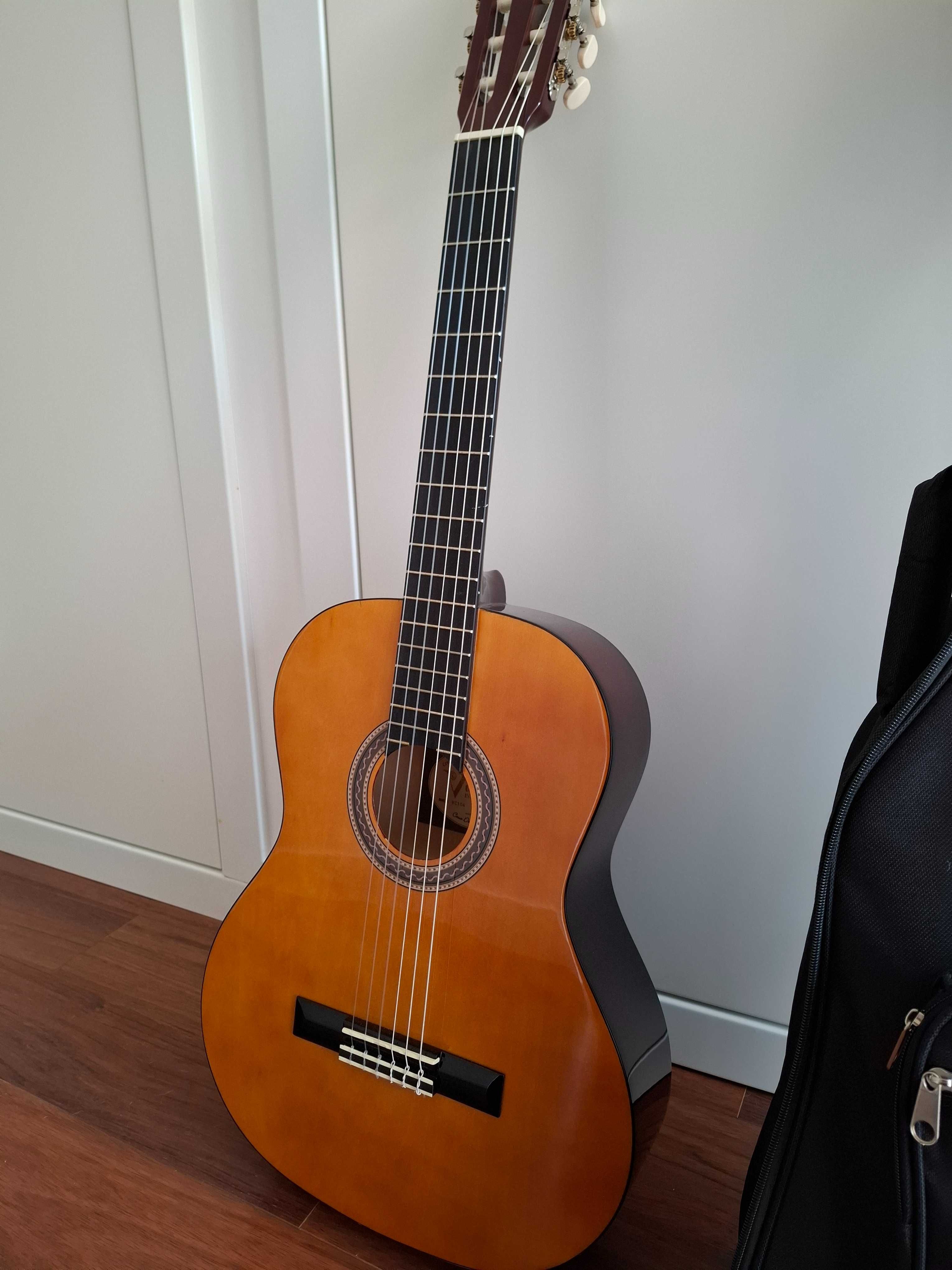 Guitarra tradicional (cordas trocadas para canhoto)