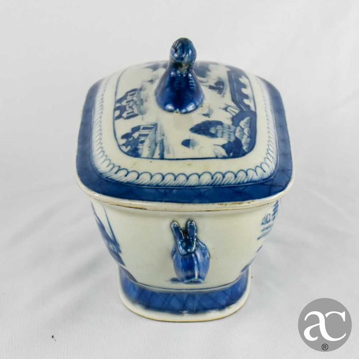 Pequena terrina porcelana China Qianlong, séc. XVIII, decoração cantão