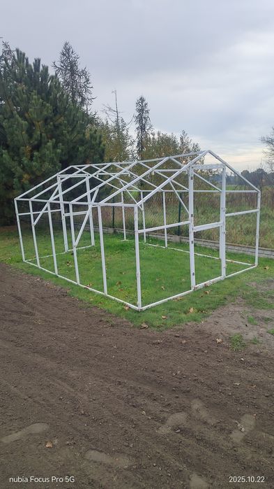 Stelaż folii ogrodowej