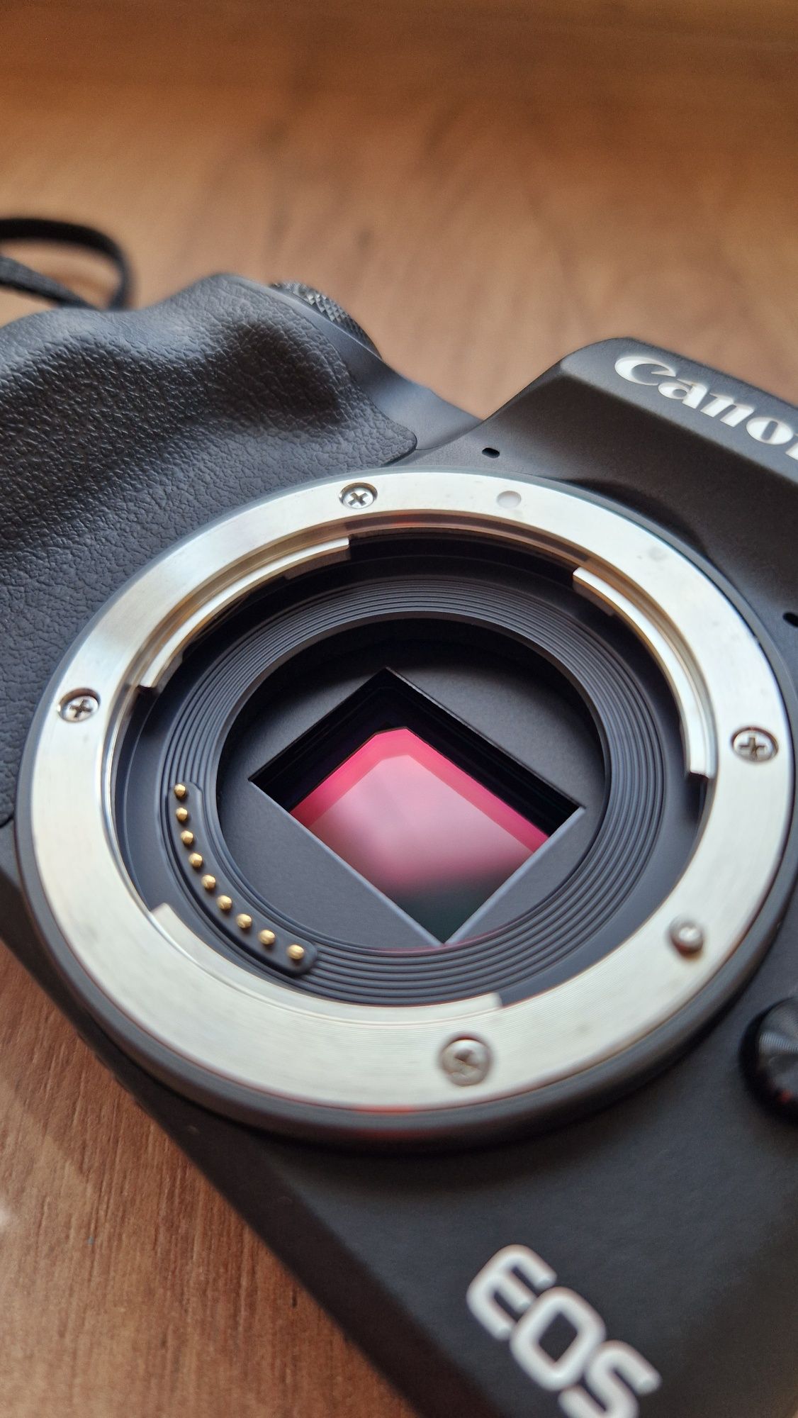 Продам Canon EOS M50 kit