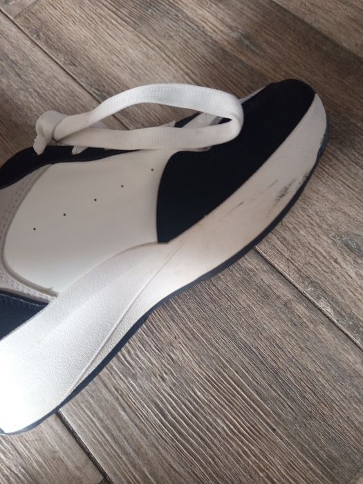 Кросівки жіночі 37 розміру