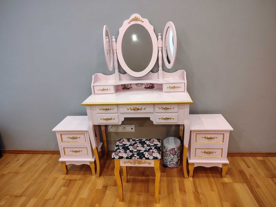Toaletka z szafkami i taboretem glamour