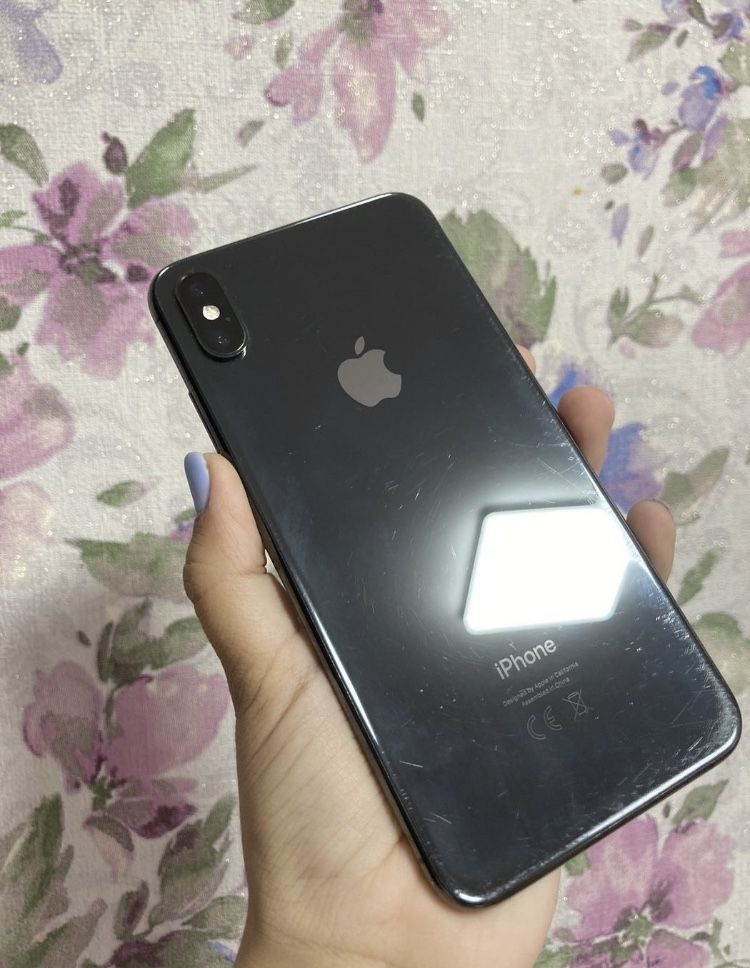 Продам IPhone XS MAX