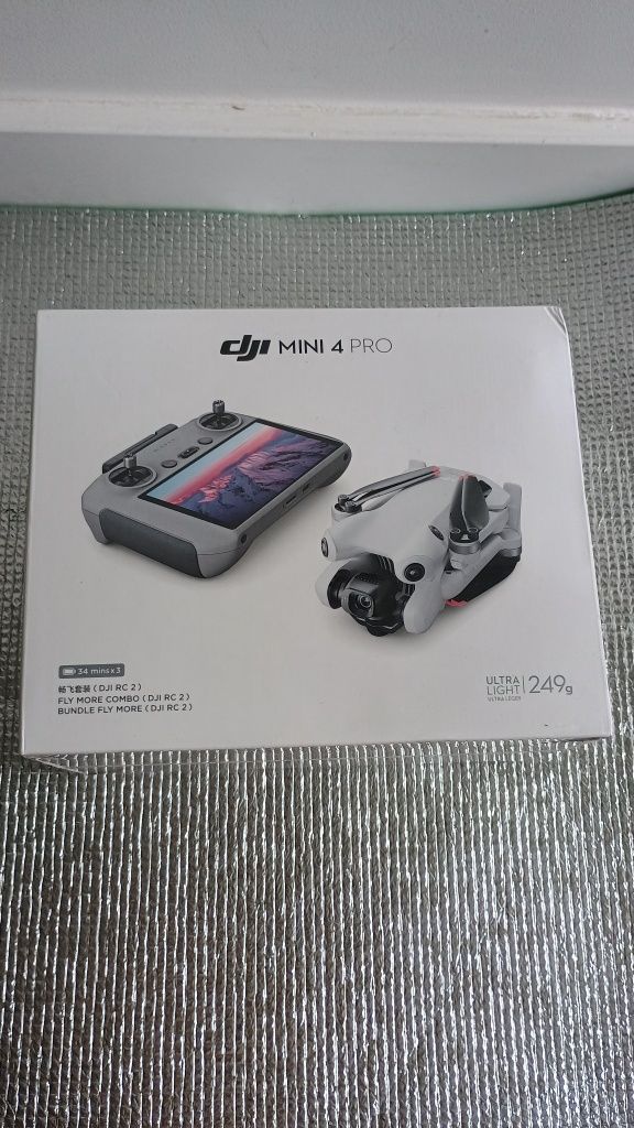 Dron DJI Mini 4 Pro Fly More Combo