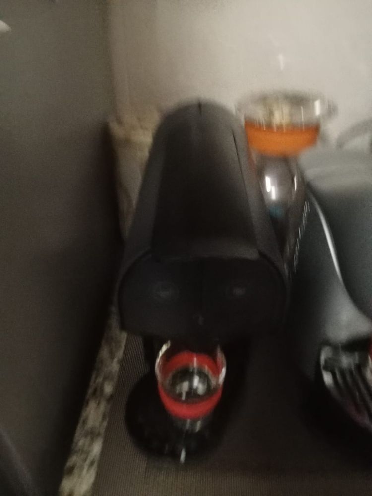 Maquina de cafe com pouco uso