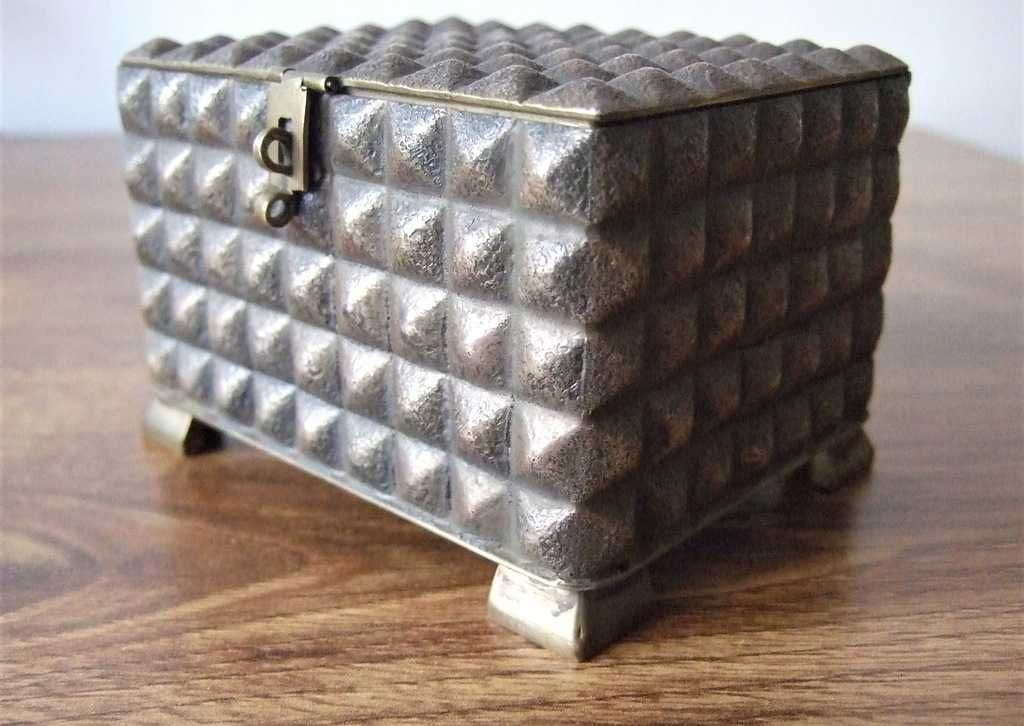 Unikatowa  szkatułka  srebrna ORNO. 382 Gr. Piękny stan.