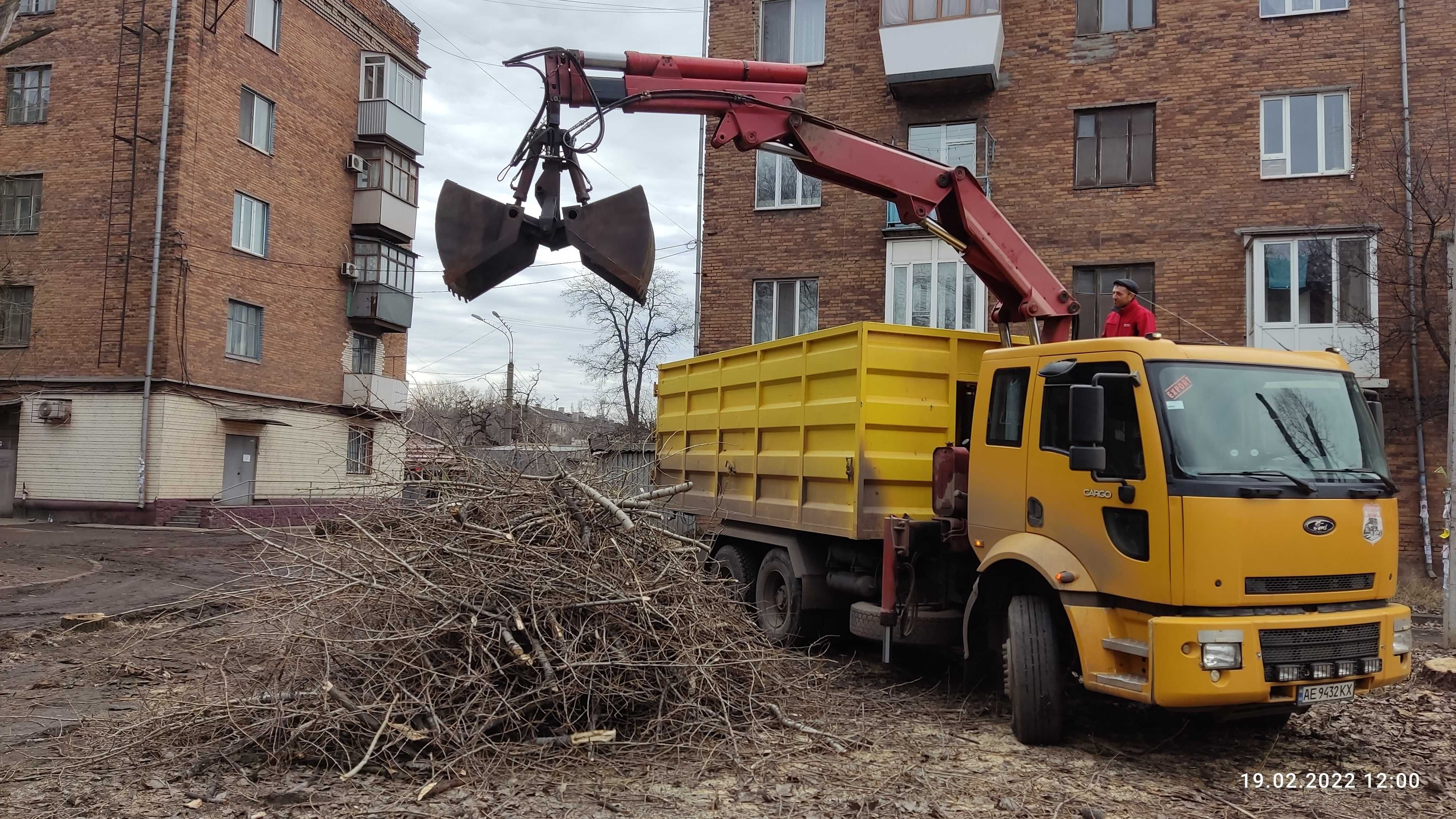 Маніпулятор - самоскид 20т, 30м3 с грейферним ковшом в м. Кривий Ріг