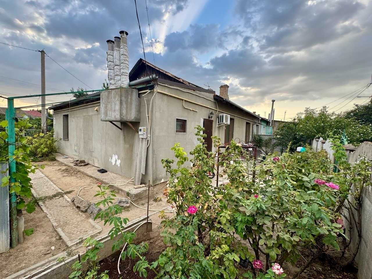 Продається частина будинку з ремонтом — вул. Бузька (Варварівка)