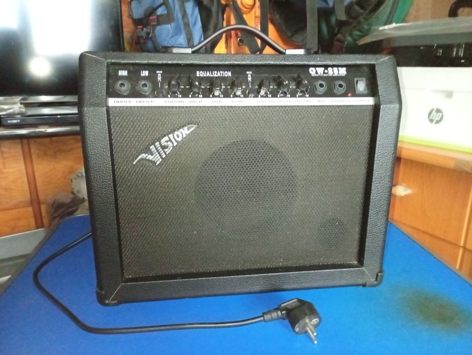 Sprzedam  wzmacniacz gitarowy 30 W do gitary elektrycznej jak i akusty