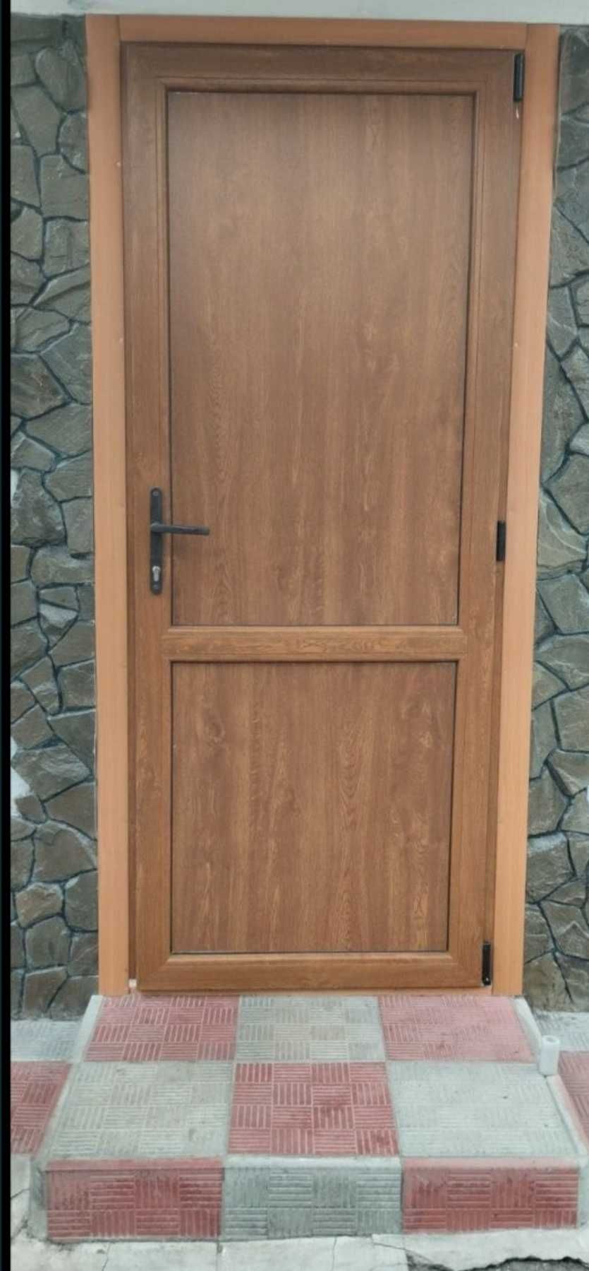 Продаємо металопластикові двері в туалет, душ, сарай та інші
