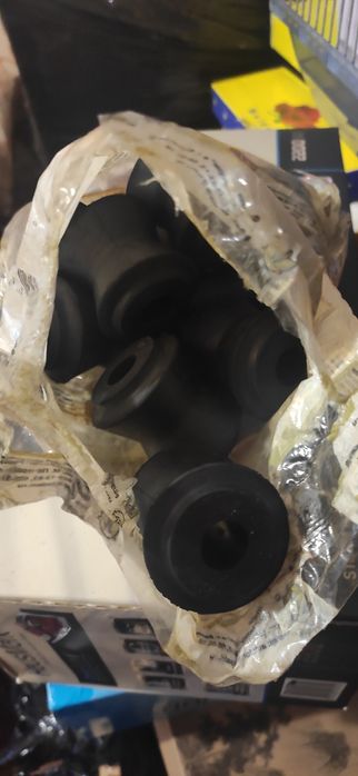 Втулки реактивных тяг на Ваз иПодушки рессоры дополнительной на Газель