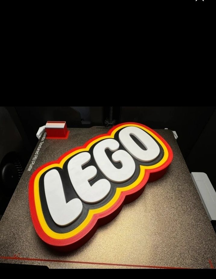 Logotipo LEGO impresso em 3D 
Decora o t