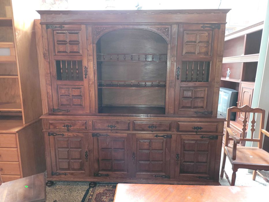 Móvel de sala em madeira trabalhada - Bom estado geral