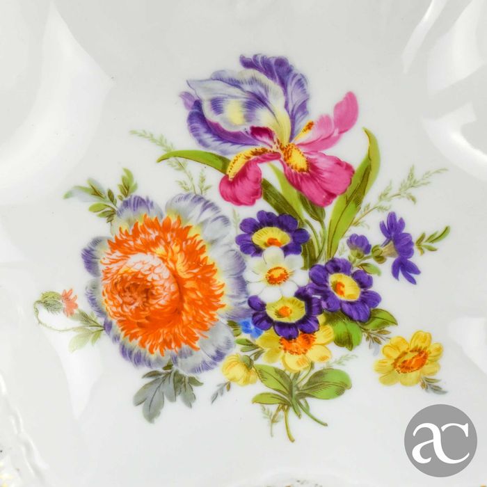 Aneleira / covilhete em forma de folha Porcelana V & A