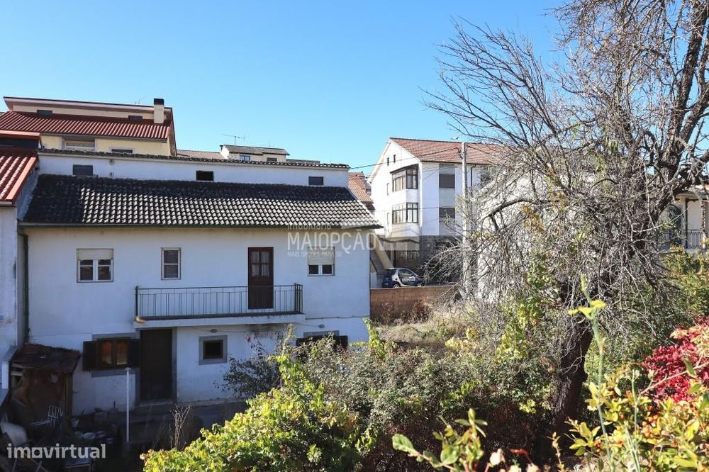 Moradia Bifamiliar T3+T2 em Bragança