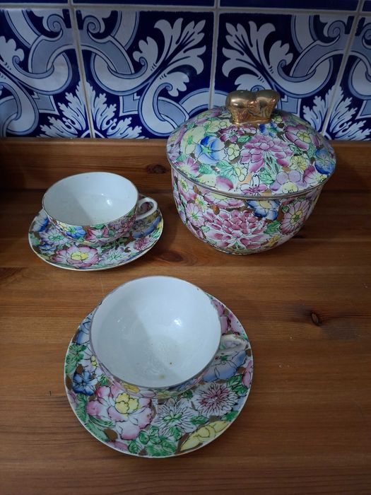 Conjunto de chávenas e bule, açucareiro e leiteiro chinesa