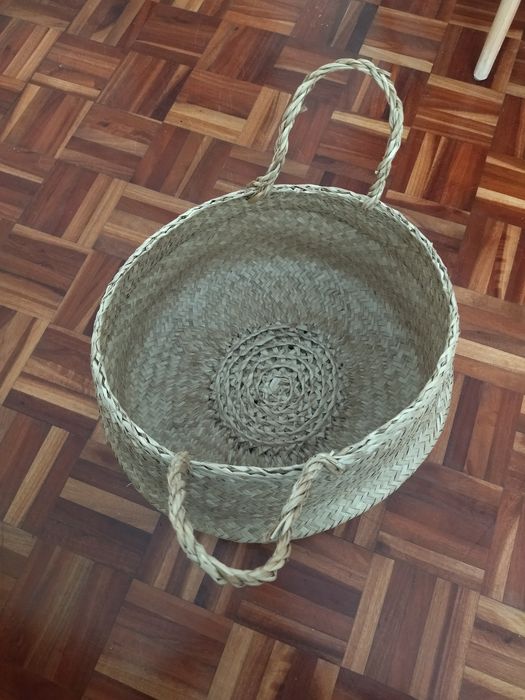 Cesta em palha  (Bom estado)