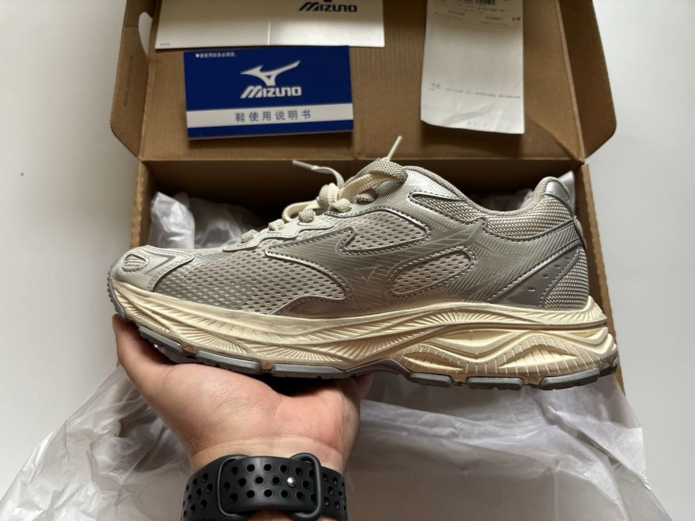 Mizuno Racer S White Metallic Silver