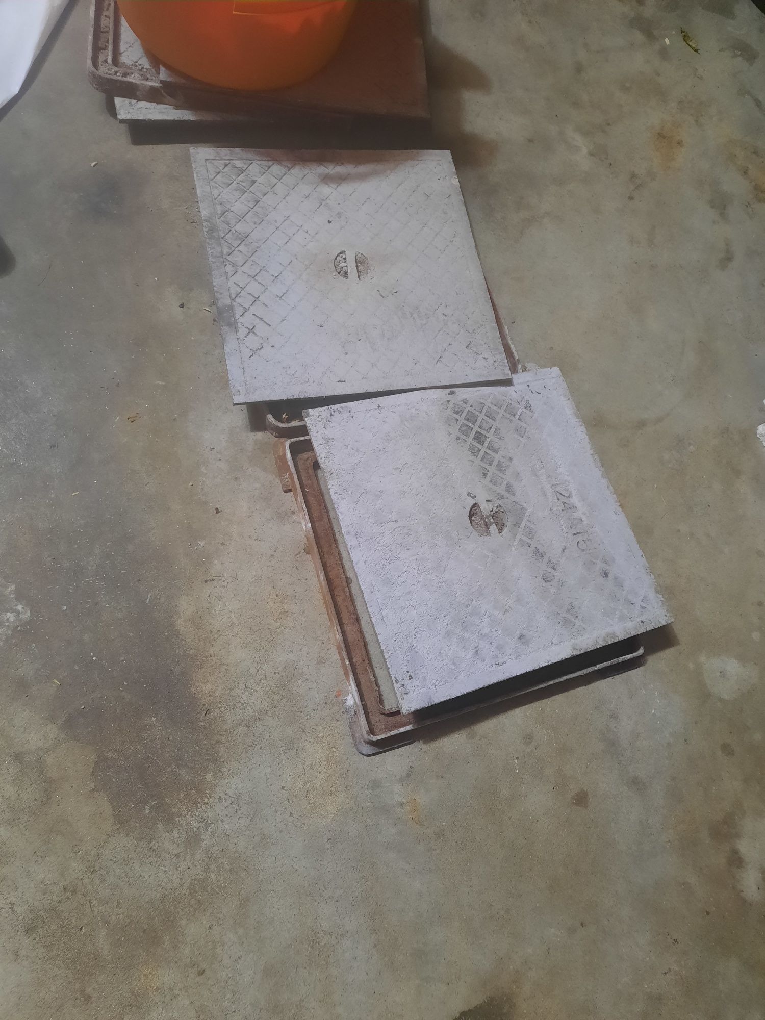 Tampas de saneamento
