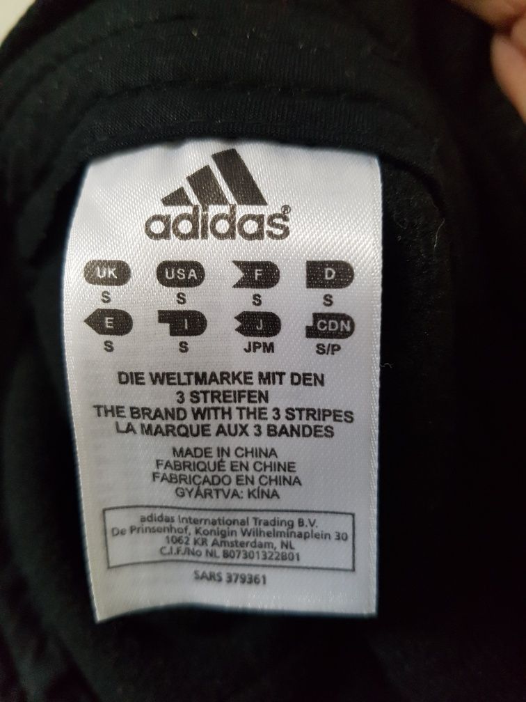 Czapka z daszkiem Adidas z ochroną