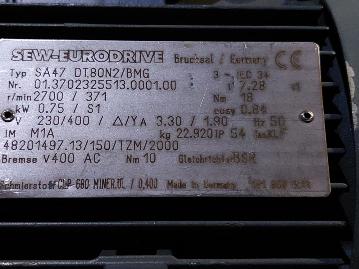 Motoreduktor kątowy 0.75kw.  371obr. z hamulcem.  SEW