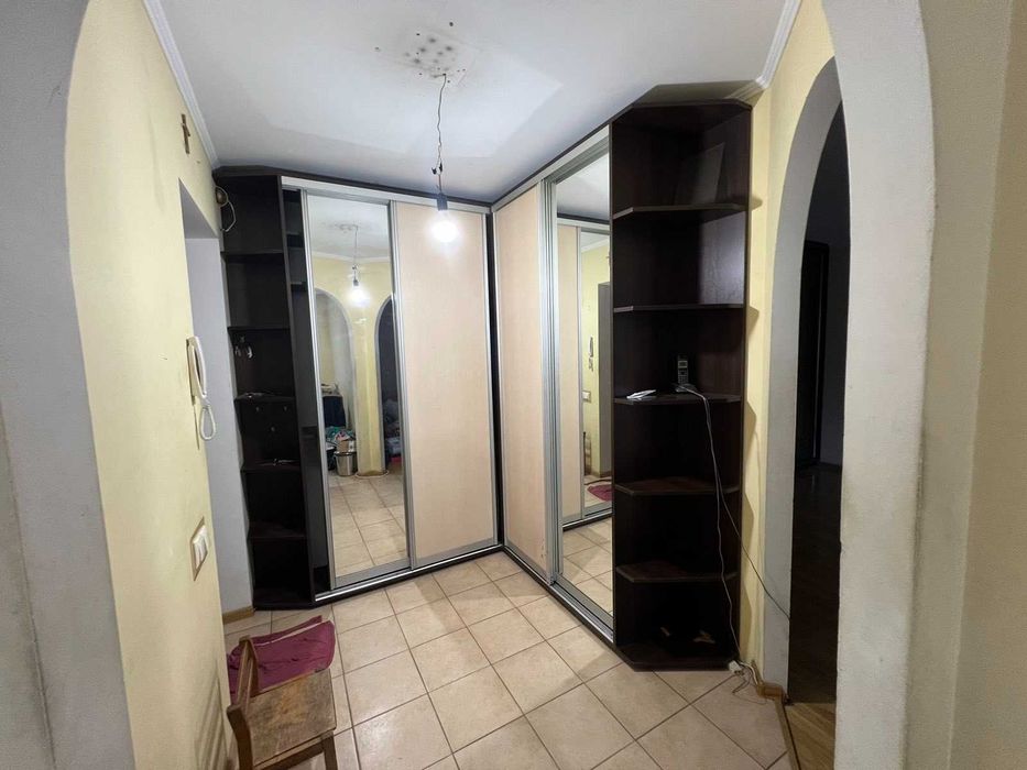 Продаж 3к. квартири Виставки САДКИ Терміново