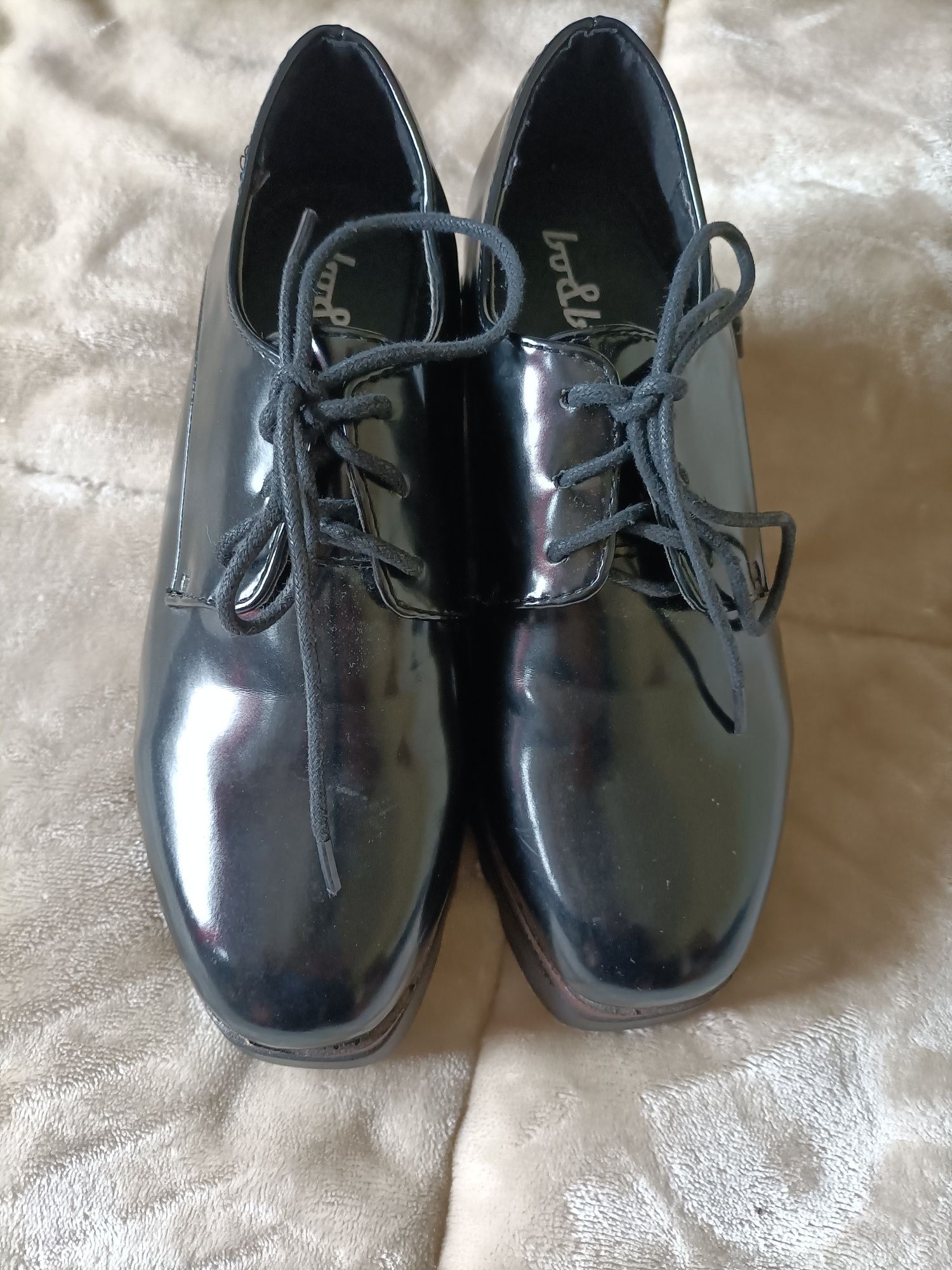 Sapatos pretos altos em verniz n 38