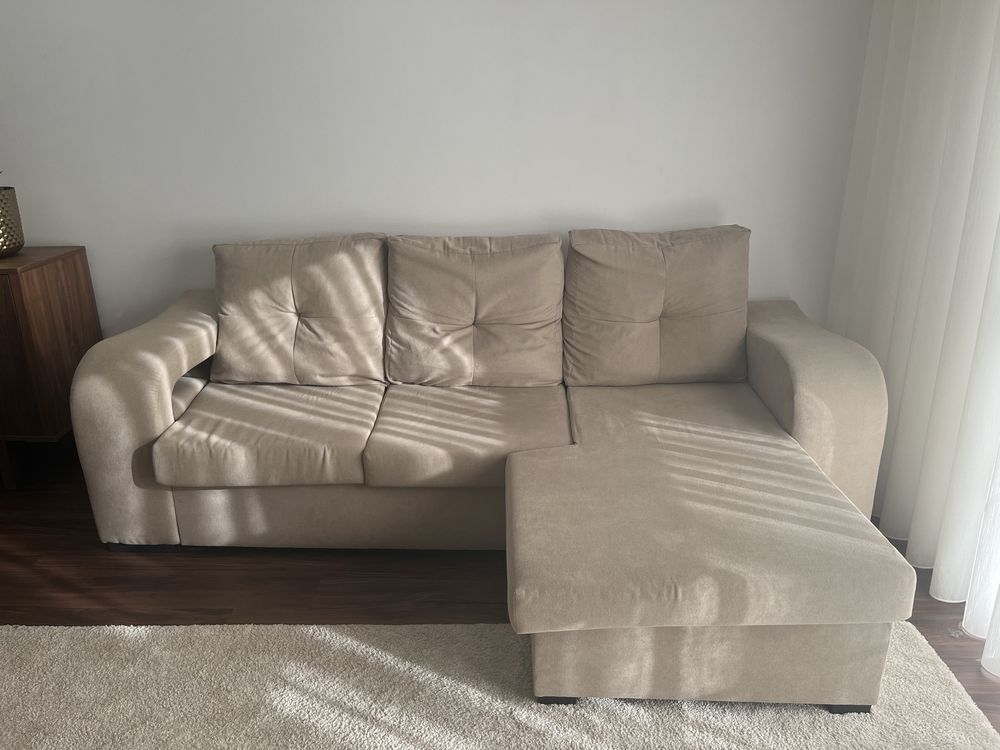 Sofá com Chaise Longe Reversível