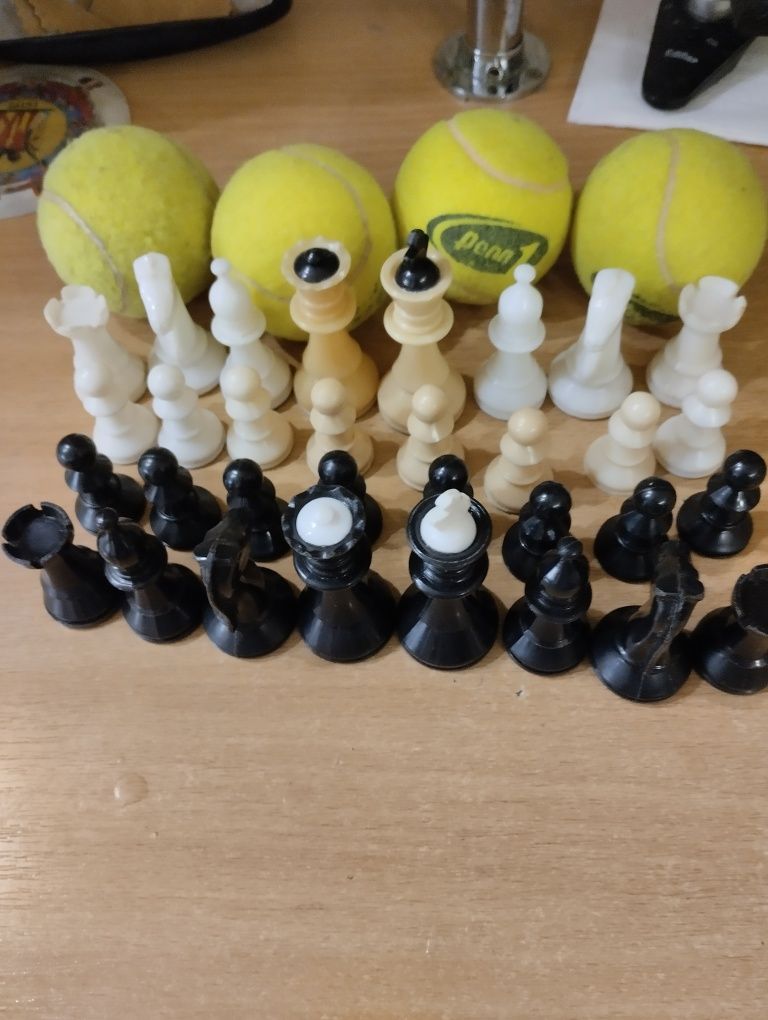 Шахматы пластик и мячи